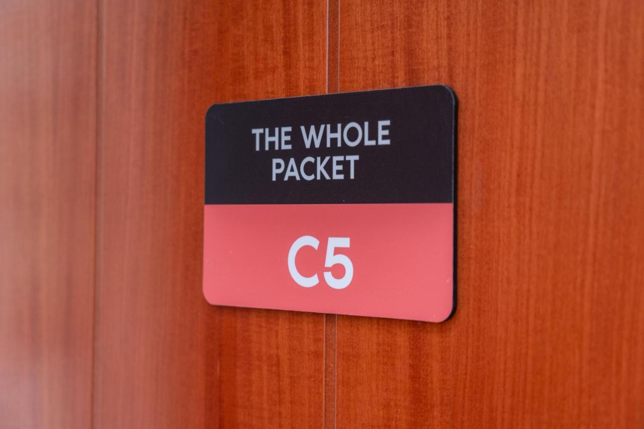 The Whole Packet C5 Center With Parking Apartment Larissa Luaran gambar