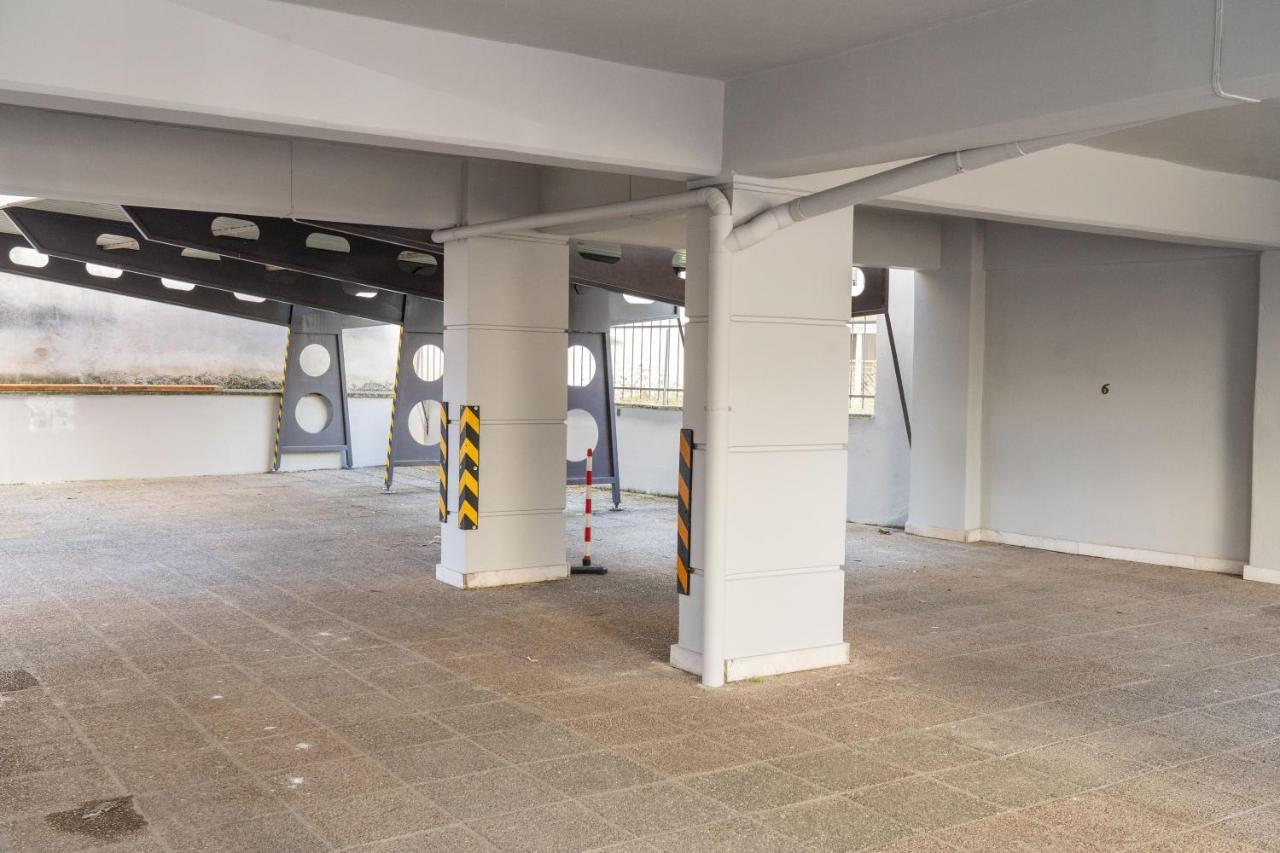The Whole Packet C5 Center With Parking Apartment Larissa Luaran gambar